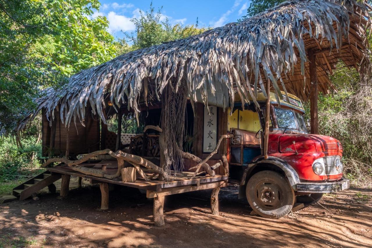 Вилла Banyan Camp Hambegamuwa Экстерьер фото